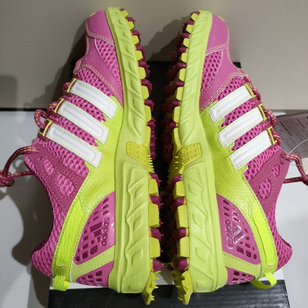 adidas(アディダス)のアディダス　スニーカー　KANADIA 4 TR W スポーツ/アウトドアのランニング(シューズ)の商品写真