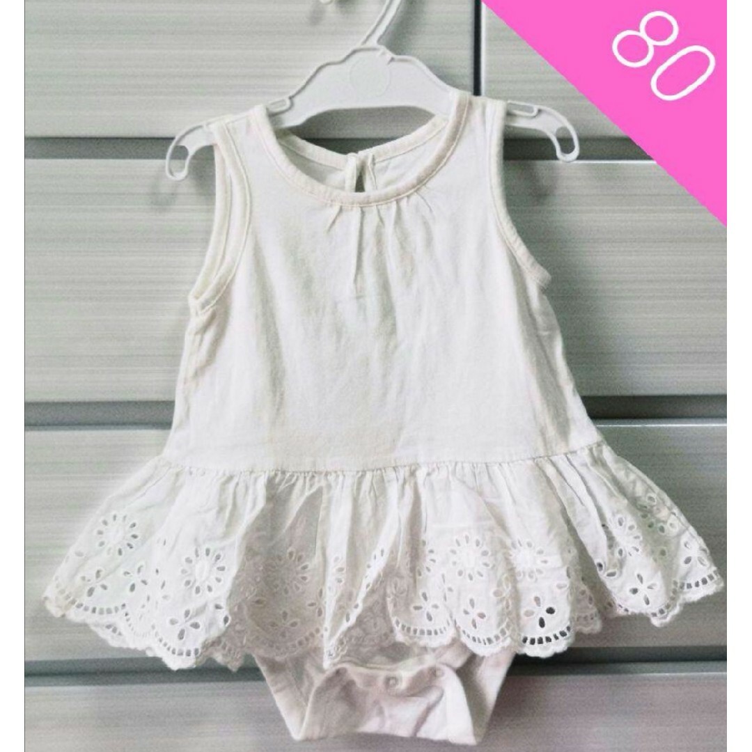 babyGAP(ベビーギャップ)のbabygap 80 ロンパース 白 女の子 可愛い♪ キッズ/ベビー/マタニティのベビー服(~85cm)(ロンパース)の商品写真