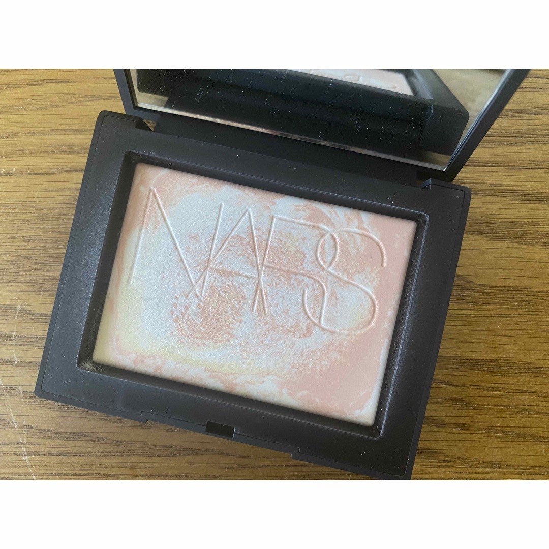 NARS ライトリフレクティング プリズマティックパウダー