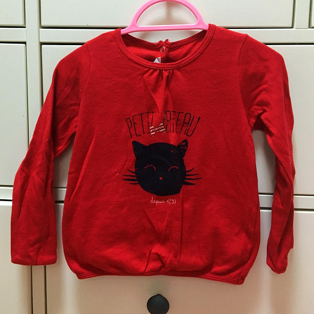 PETIT BATEAU(プチバトー)のプチバトー☆ネコちゃんロンT キッズ/ベビー/マタニティのベビー服(~85cm)(シャツ/カットソー)の商品写真