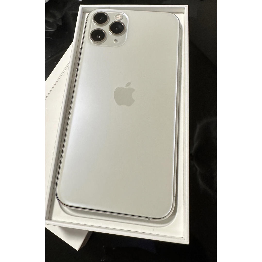 美品! iPhone11pro 64GB シルバー docomo SIMフリー-