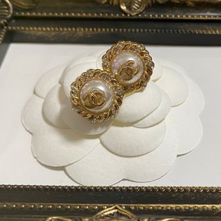 シャネル ボタン ピアスの通販 点 のレディースを買うならラクマ