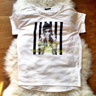 イング(INGNI)のINGNI プリント ロゴ Tシャツ ホワイト(Tシャツ/カットソー(半袖/袖なし))