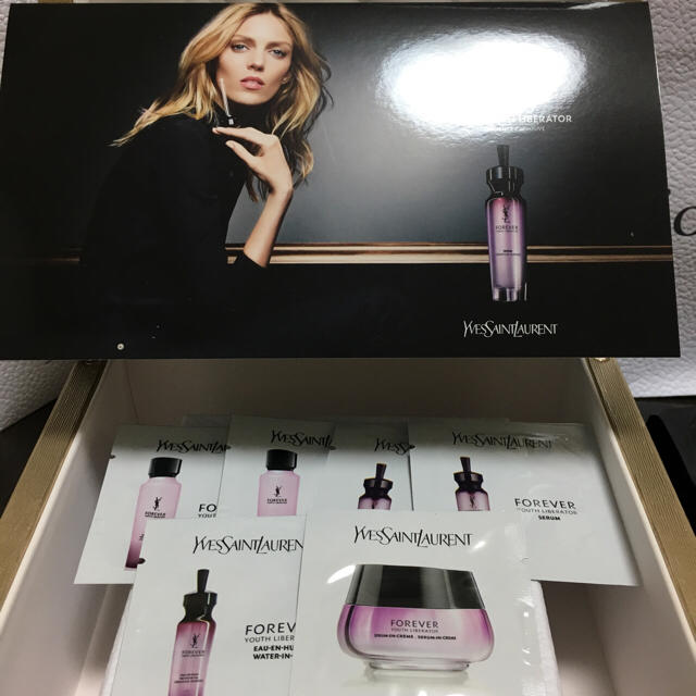 Yves Saint Laurent Beaute(イヴサンローランボーテ)のYSL ﾌｫｰｴｳﾞｧｰ シートサンプル ５種類 ９点set コスメ/美容のキット/セット(サンプル/トライアルキット)の商品写真