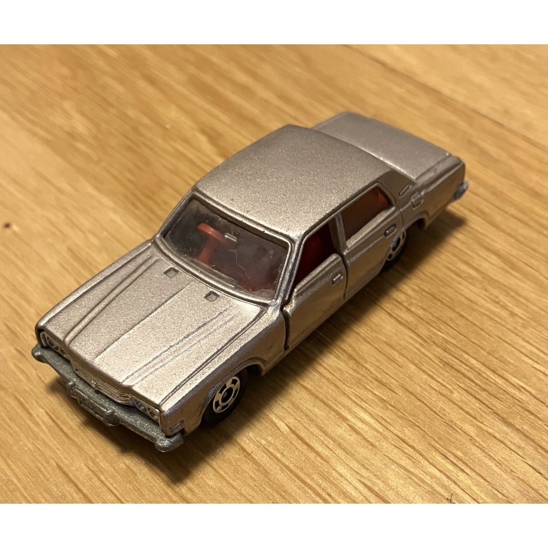 日本製トミカ トヨタ クラウン ミニカーTOMICA TOYOTA CROWN