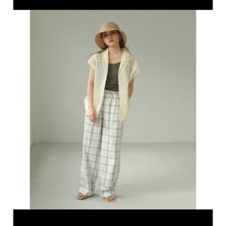 トゥデイフル(TODAYFUL)のtodayful check gather pants ホワイト(カジュアルパンツ)