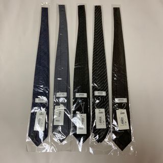 ARMANI COLLEZIONI - 洗練されたジェントルマン ARMANI COLLEZIONI