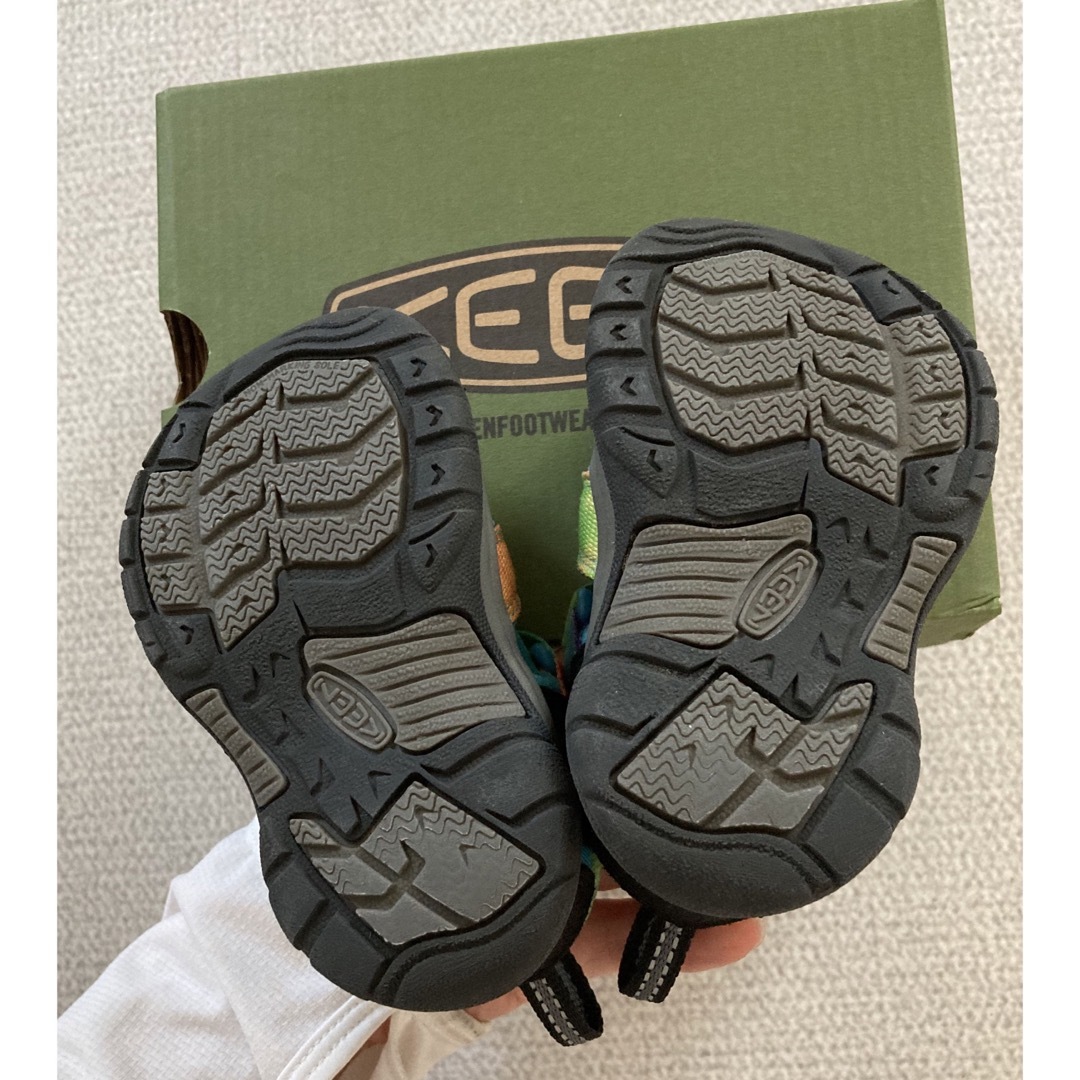 KEEN(キーン)のKEEN キーンベビー　キーンキッズ　水陸両用ニューポートエイチ2 タイダイ柄 キッズ/ベビー/マタニティのベビー靴/シューズ(~14cm)(サンダル)の商品写真