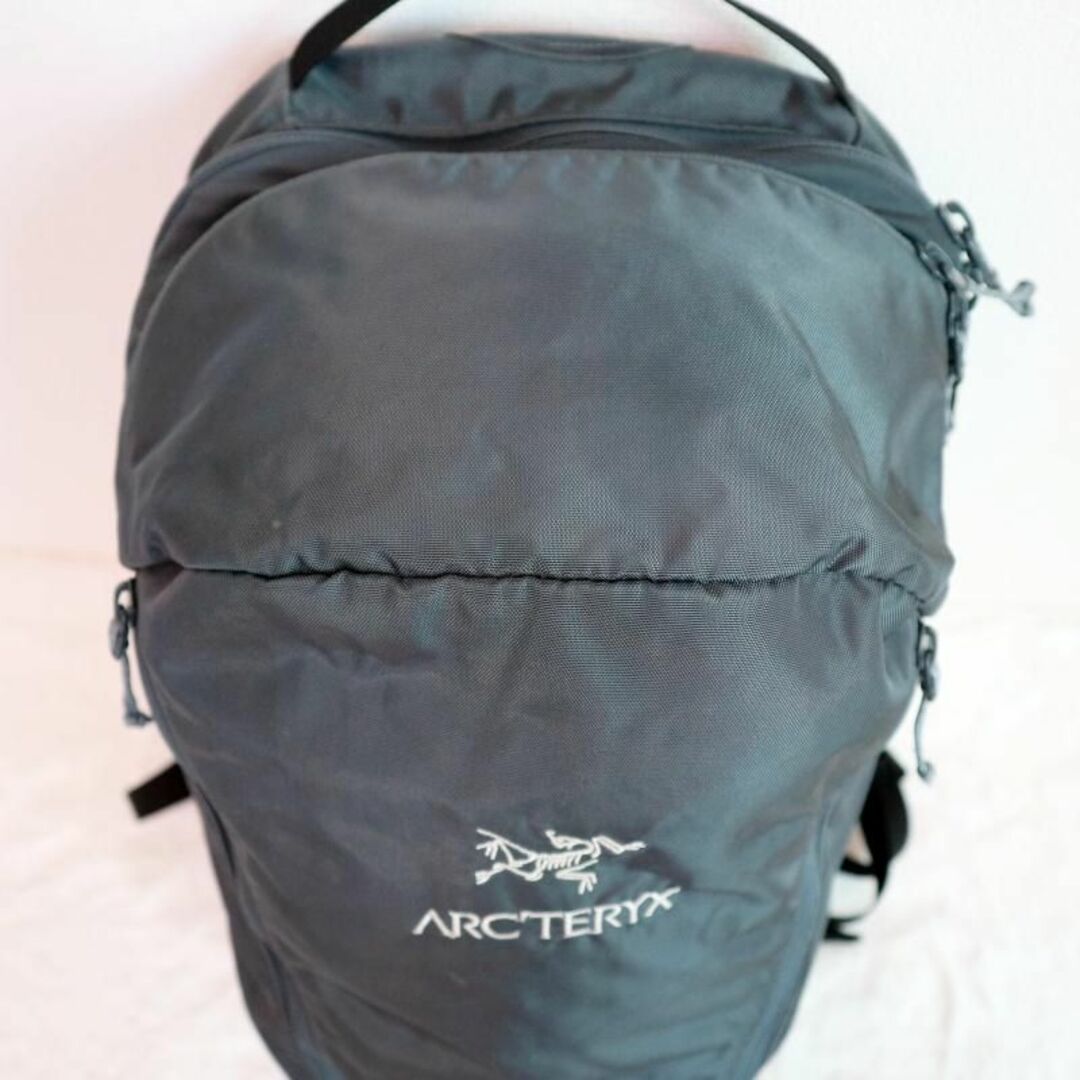 通勤・通学や街歩きに最適☆ARC'TERYX マンティス26 グレー