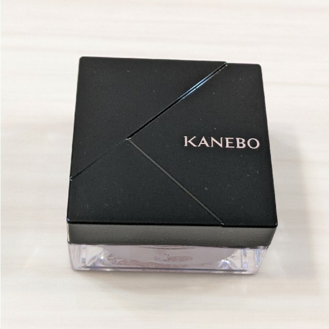 Kanebo(カネボウ)のカネボウ　モノアイシャドウ　01 ソフトピンク コスメ/美容のベースメイク/化粧品(アイシャドウ)の商品写真