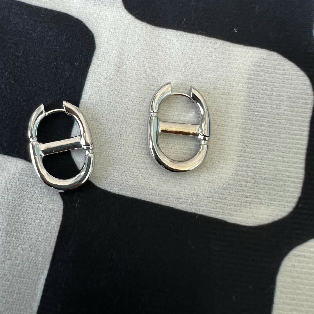 Dior CD Navy ピアス 直販大セール - divicentrodivisoriasforros.com.br