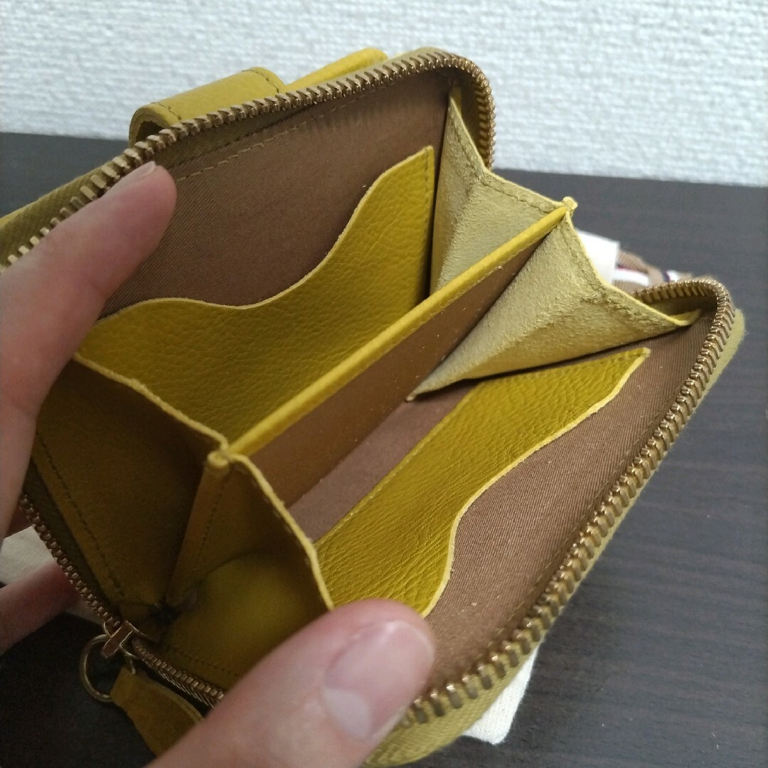 IL BISONTE - 新品 イルビゾンテ 本革 レザー ラウンド IL BISONTE - 新品 イルビゾンテ 本革 レザー ラウンド