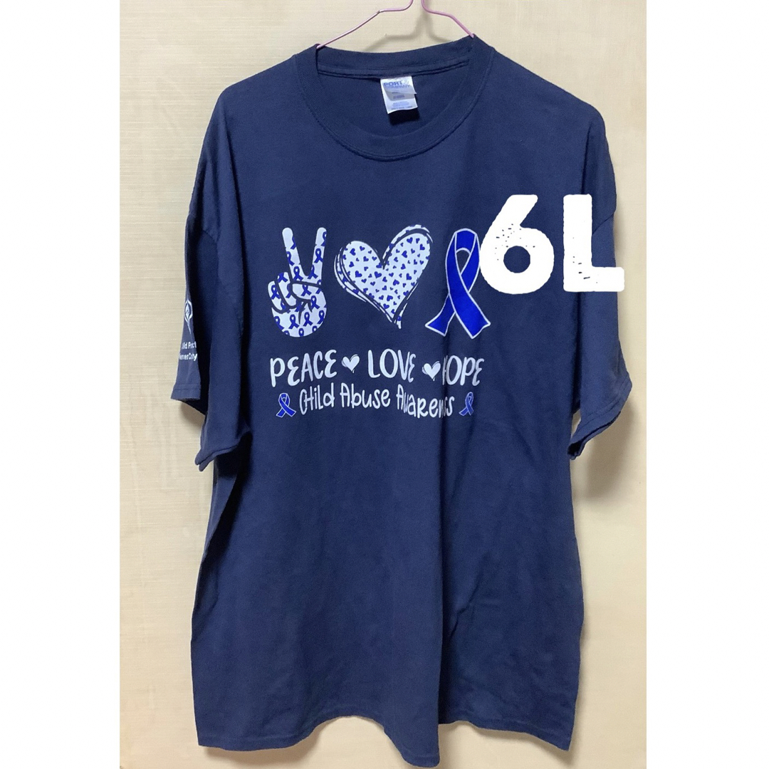 大きいサイズレディース　絵柄が引き立つ濃紺のTシャツ レディースのトップス(Tシャツ(半袖/袖なし))の商品写真