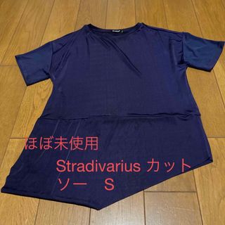 ザラ(ZARA)のほぼ未使用　Stradivarius カットソー(カットソー(半袖/袖なし))