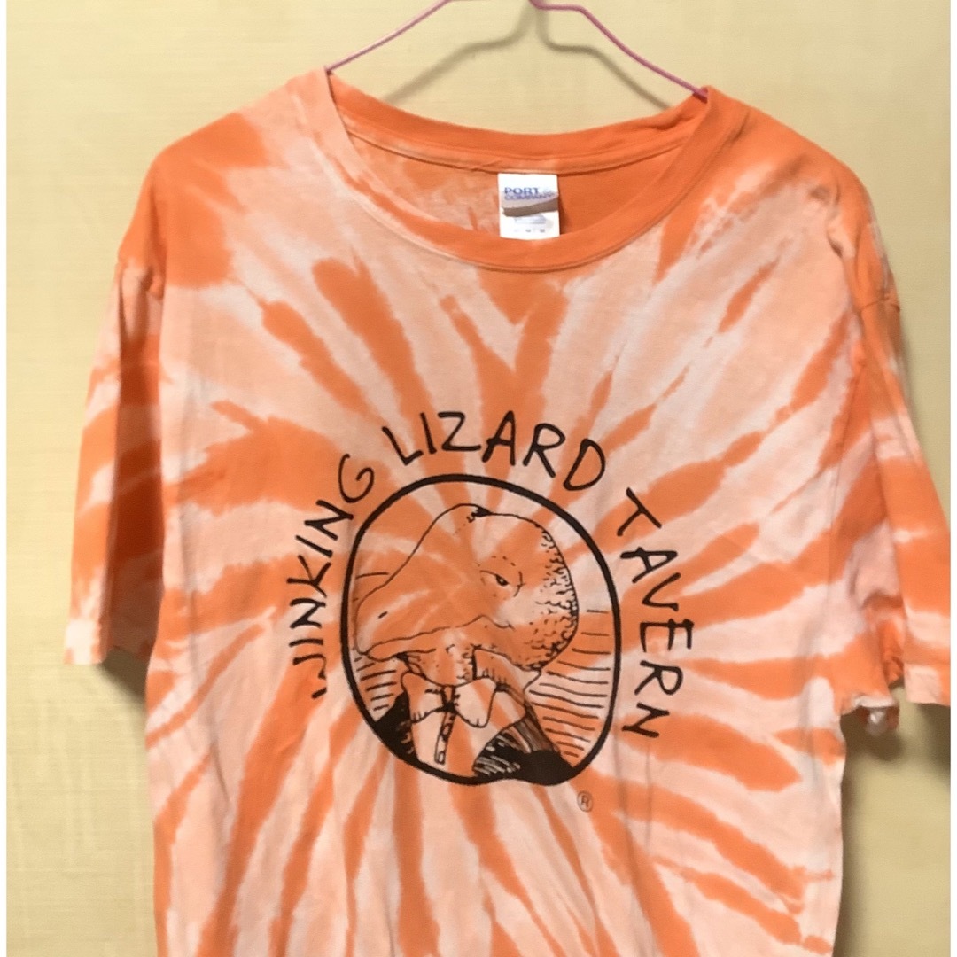 大きいサイズレディース　薄濃オレンジのタイダイ染めキャラクターの絵のあるTシャツ レディースのトップス(Tシャツ(半袖/袖なし))の商品写真