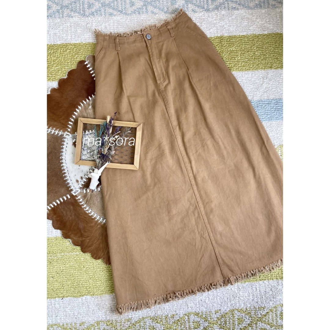Lochie(ロキエ)のキャメル フリンジ ロングスカート レディースのスカート(ロングスカート)の商品写真