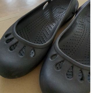 クロックス(crocs)のクロックス　サンダル　黒　レディース　美品(サンダル)