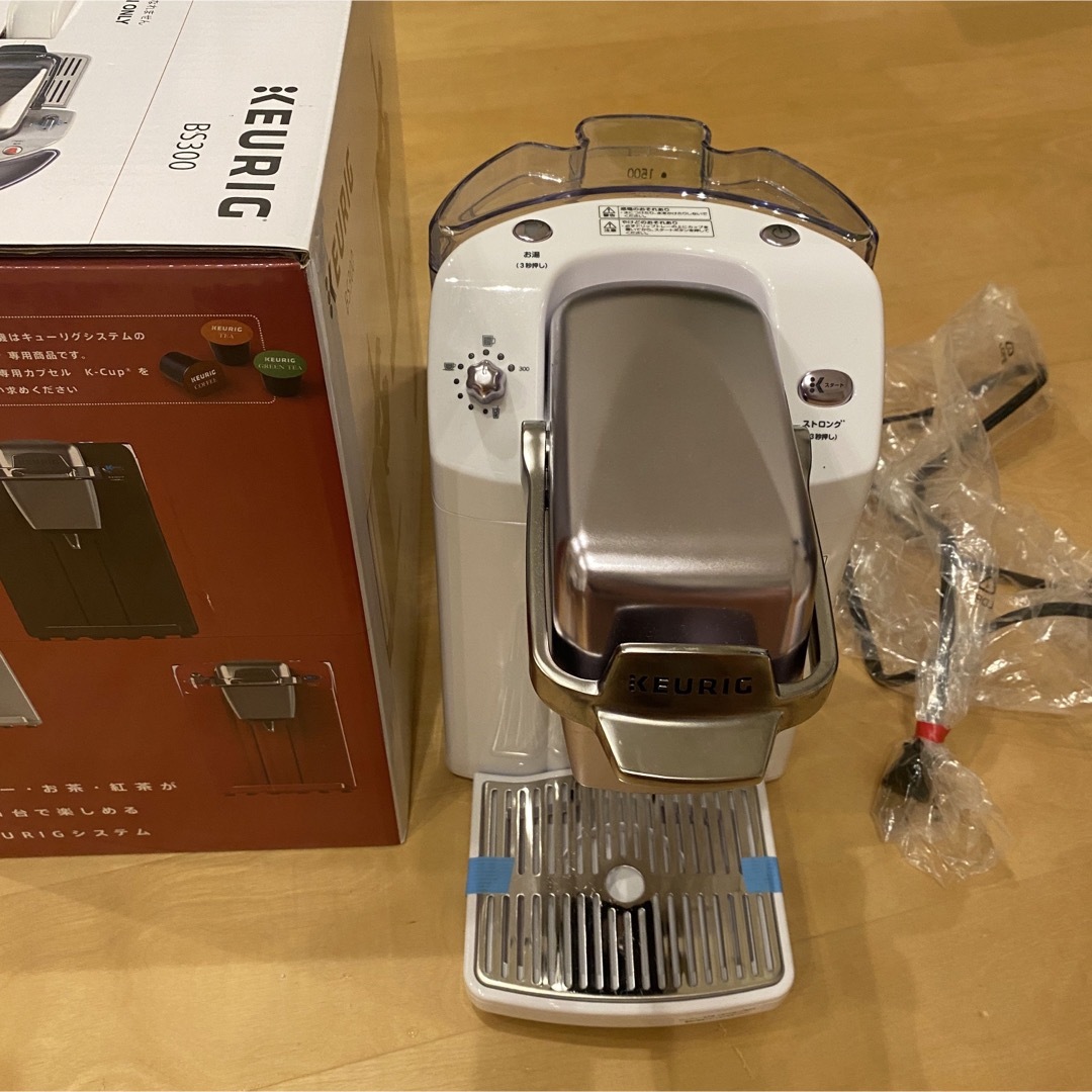 KEURIG - 【美品】KEURIG（キューリグ）コーヒーメーカー BS300（W