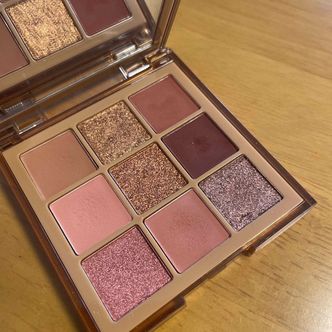 Huda beauty アイシャドウ nude