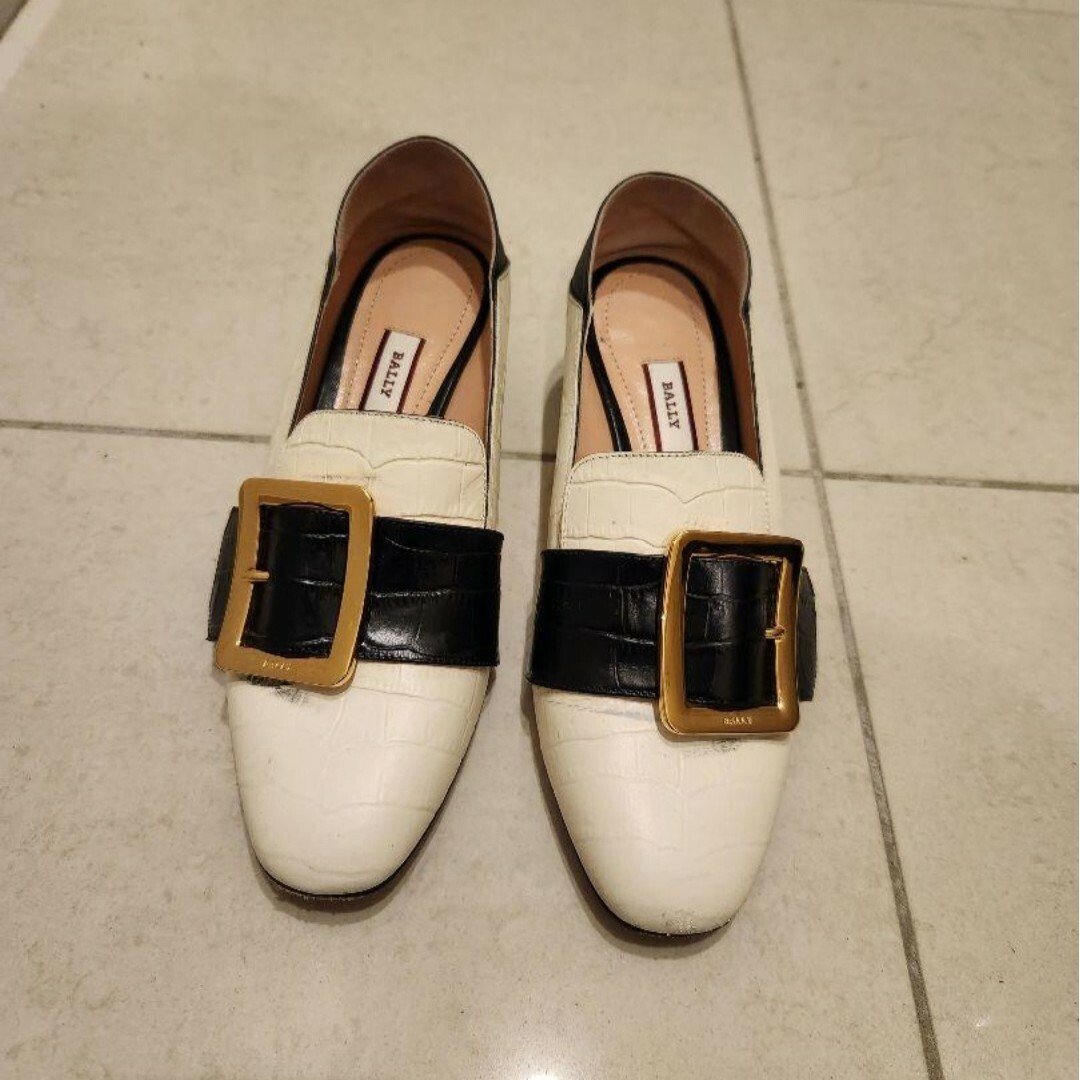 BALLY　スクエアバックルパンプス