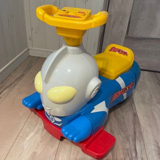 ウルトラマンコスモス 電動乗用 室内子供用 カート