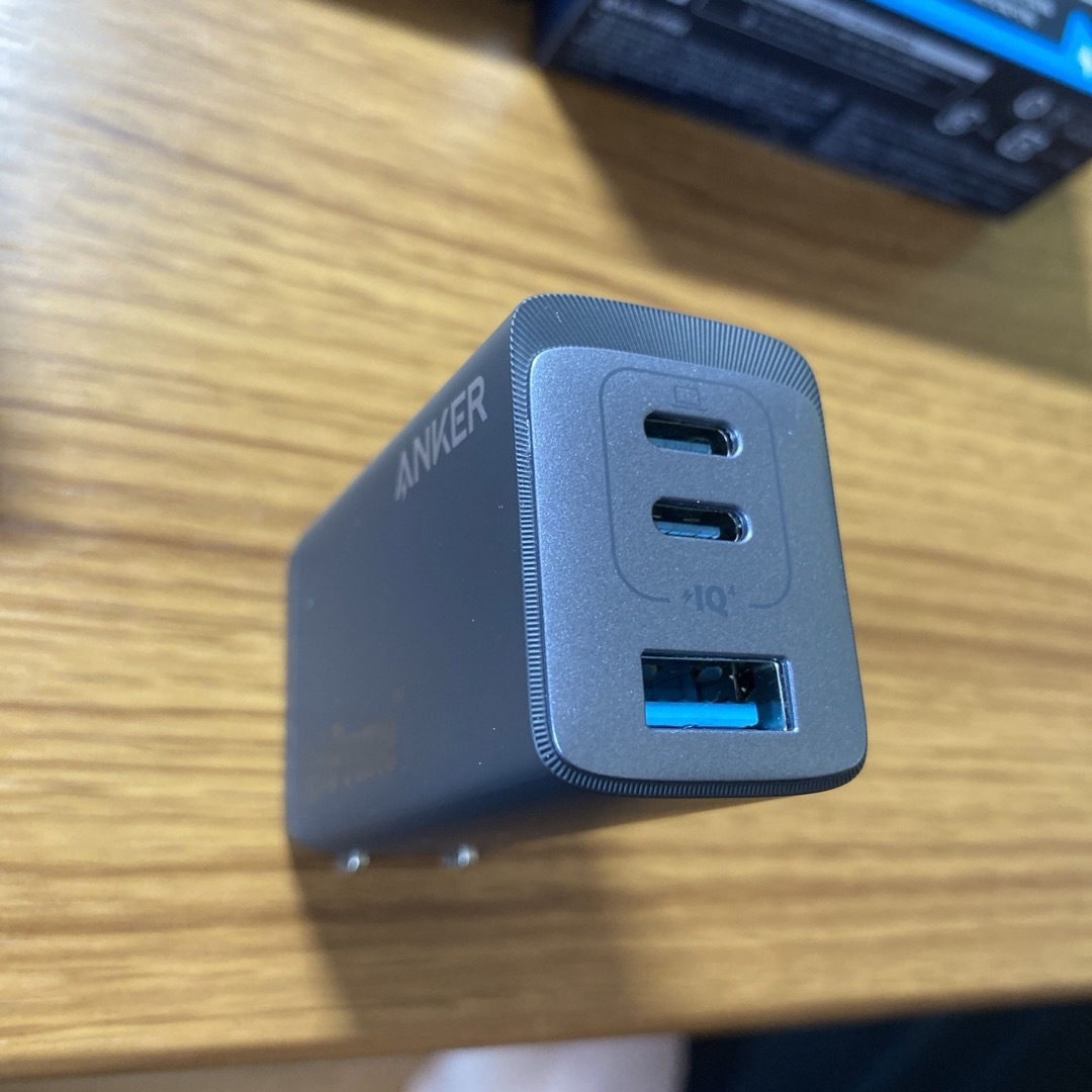 ANKER PowerPort III 3-Port 65W pod スマホ/家電/カメラのスマートフォン/携帯電話(バッテリー/充電器)の商品写真