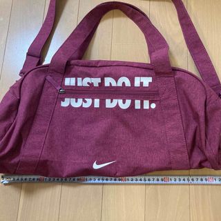 ナイキ(NIKE)のスポーツボストンバッグ　ナイキ　ウィメンズ【used品】(ボストンバッグ)