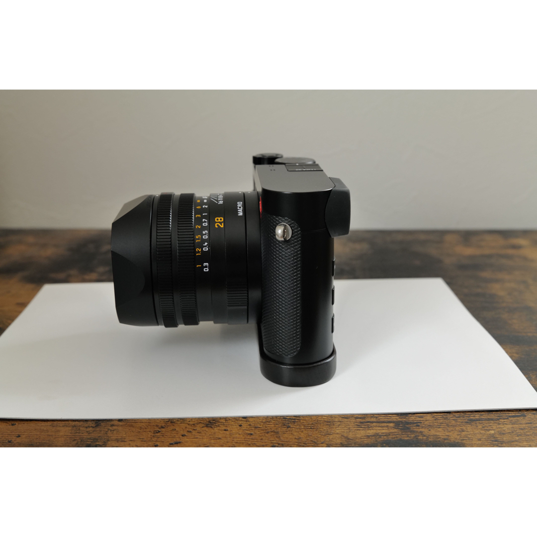 LEICA(ライカ)のLeica  Q2  ライカ  Q2  （ハンドグリップ付き） スマホ/家電/カメラのカメラ(コンパクトデジタルカメラ)の商品写真