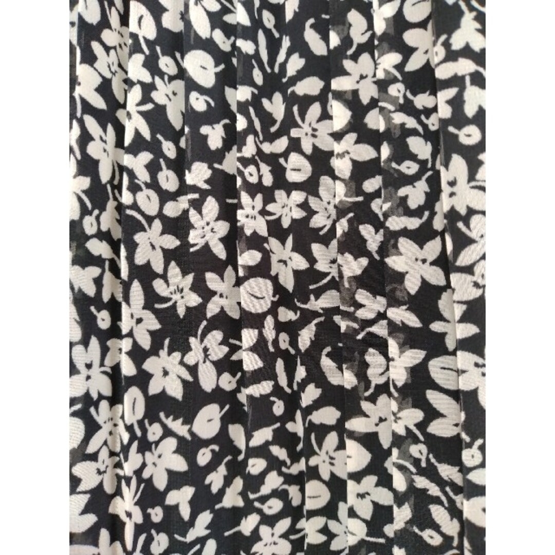 【タグ付き未使用】ロングスカート　大きいサイズ　花柄 レディースのスカート(ロングスカート)の商品写真