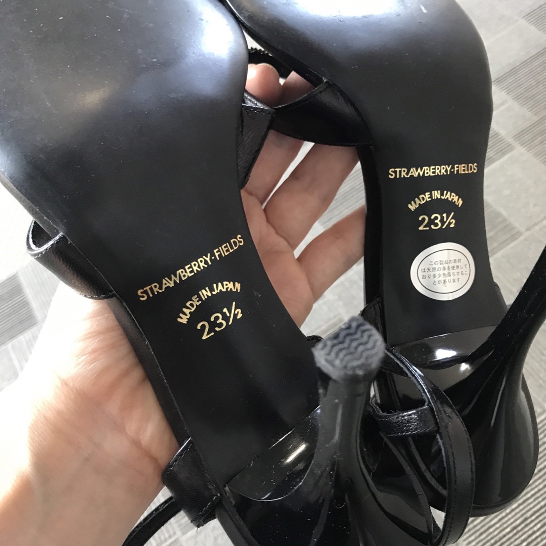 STRAWBERRY-FIELDS(ストロベリーフィールズ)のストロベリーフィールズ   日本製　レザー　ビジュー　サンダル レディースの靴/シューズ(サンダル)の商品写真
