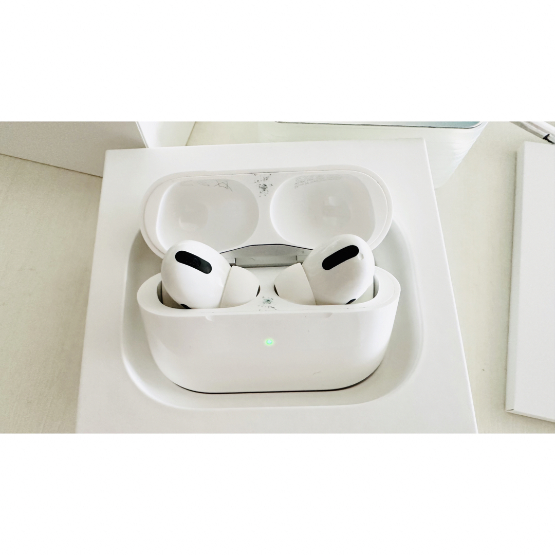 Apple(アップル)の正規品　AirPods Pro スマホ/家電/カメラのオーディオ機器(ヘッドフォン/イヤフォン)の商品写真