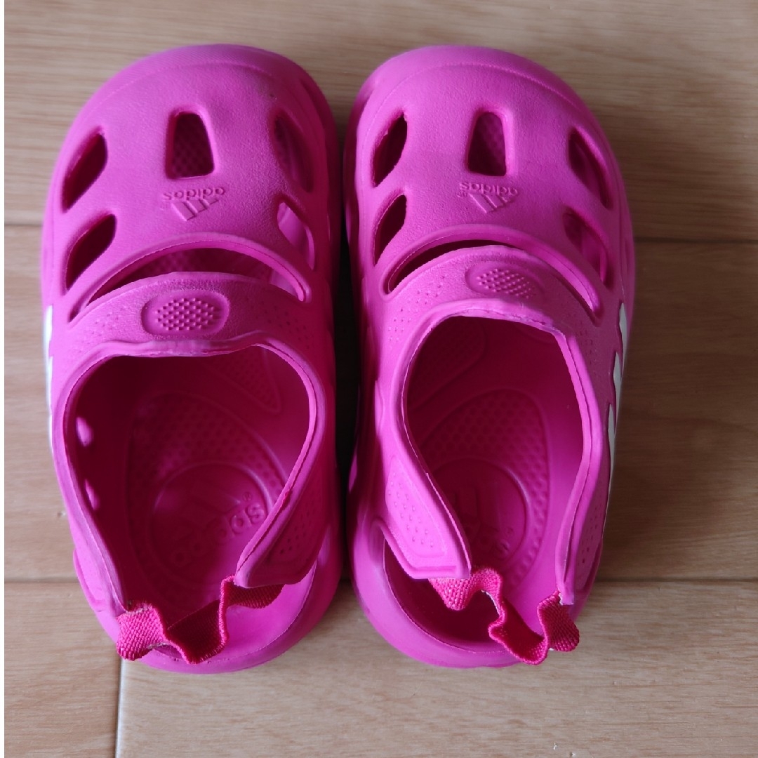 adidas(アディダス)のアディダス　サンダル ベビー　size13.5 キッズ/ベビー/マタニティのベビー靴/シューズ(~14cm)(サンダル)の商品写真