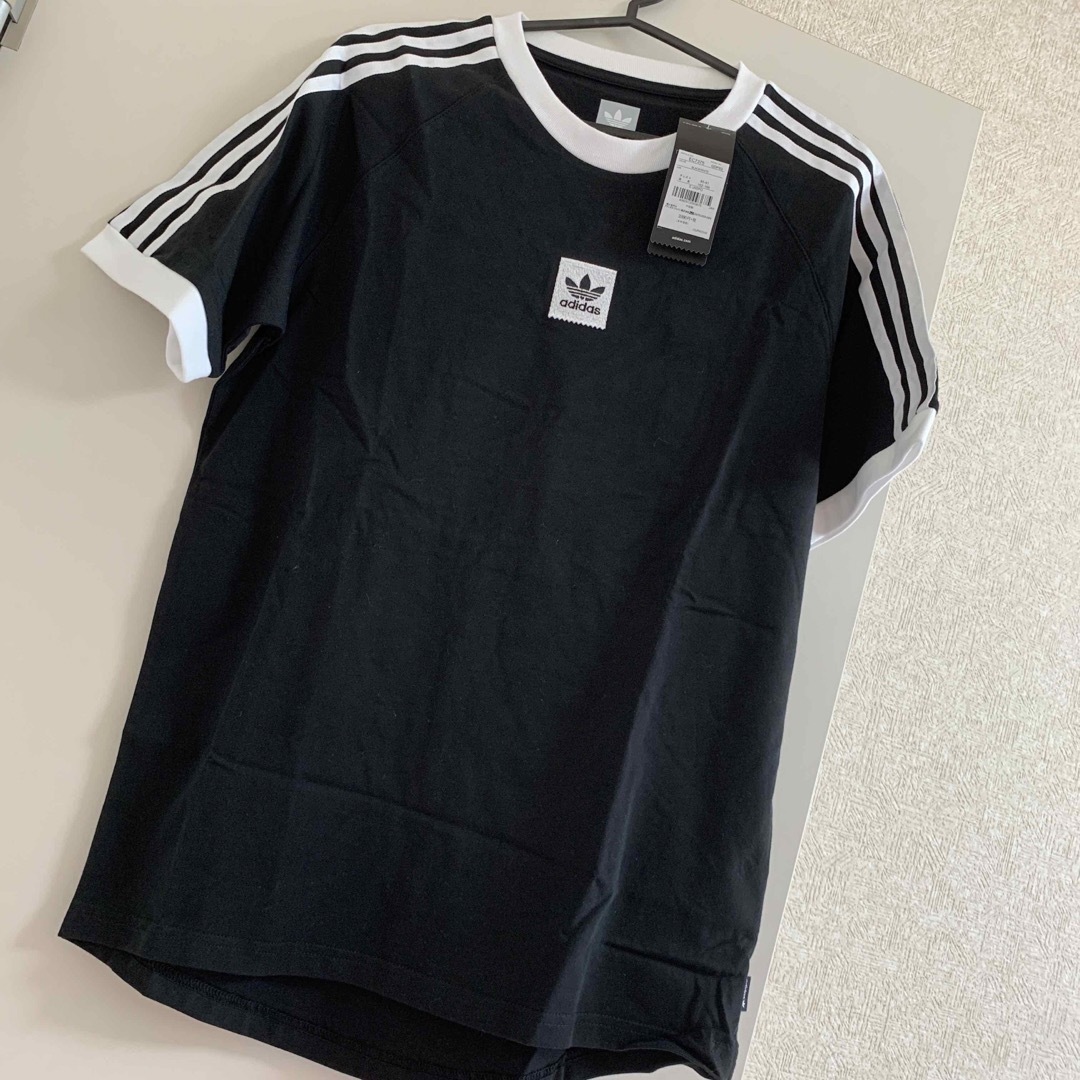 adidas(アディダス)のadidas ブラックホワイト　ボックスロゴ　半袖 レディースのトップス(Tシャツ(半袖/袖なし))の商品写真