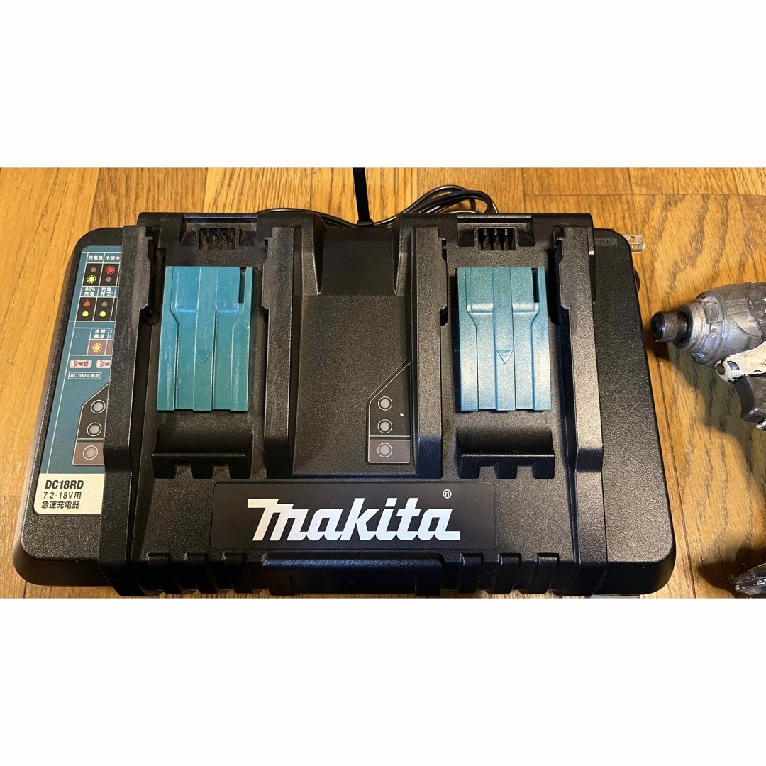 Makita(マキタ)の★マキタ18v 2口充電器 2.0バッテリー3個　インパクト本体ジャンク★ その他のその他(その他)の商品写真