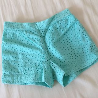 ベビーギャップ(babyGAP)のbabyGap(ベイビーギャップ) レースグリーンショートパンツ　95cm(パンツ/スパッツ)