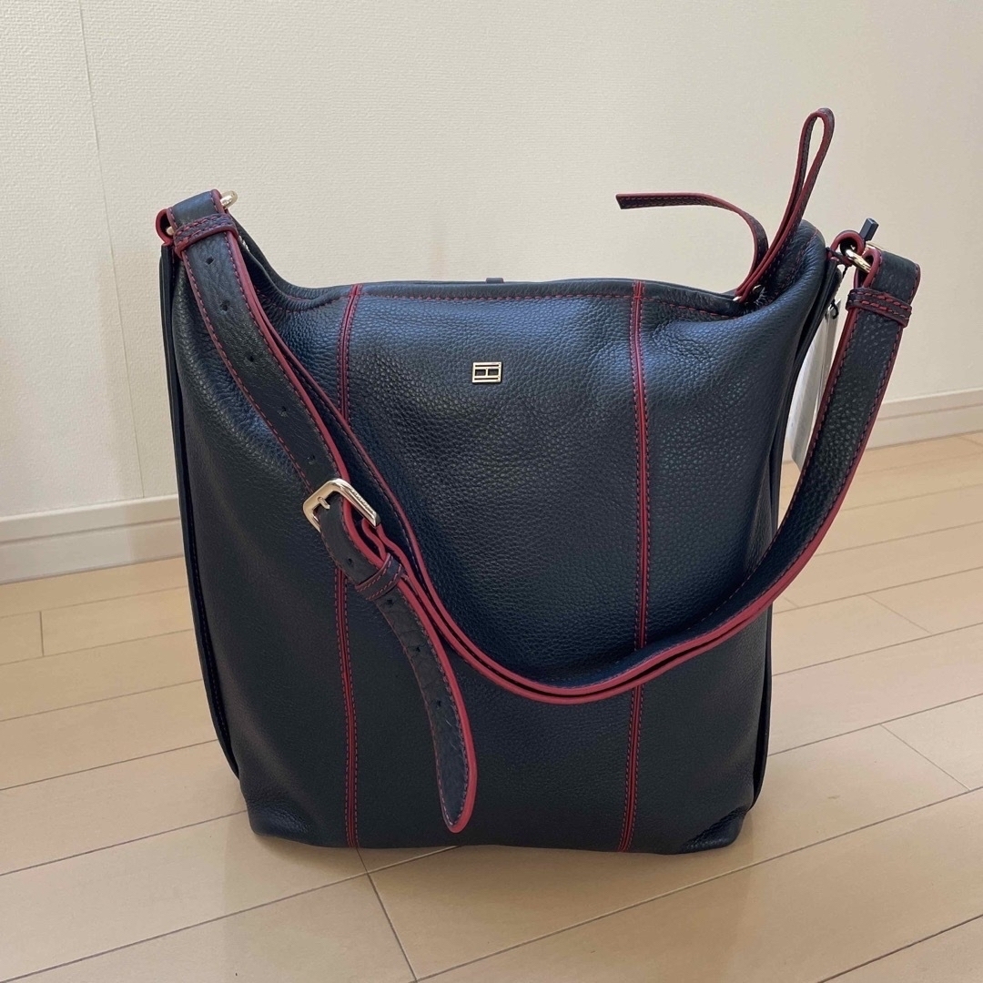 TOMMY HILFIGER(トミーヒルフィガー)の新品　TOMMY HILFIGERトミーヒルフィガー　牛革ショルダーバッグ　袋付 レディースのバッグ(ショルダーバッグ)の商品写真