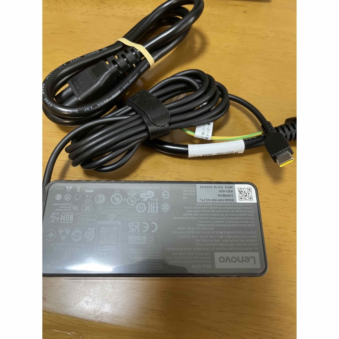 Lenovo(レノボ)の65W USB Type-Cケーブルと電源アダプター スマホ/家電/カメラのスマートフォン/携帯電話(バッテリー/充電器)の商品写真