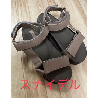 スナイデル(SNIDEL)のSNIDEL レザーストラップサンダル モカ スナイデル (サンダル)