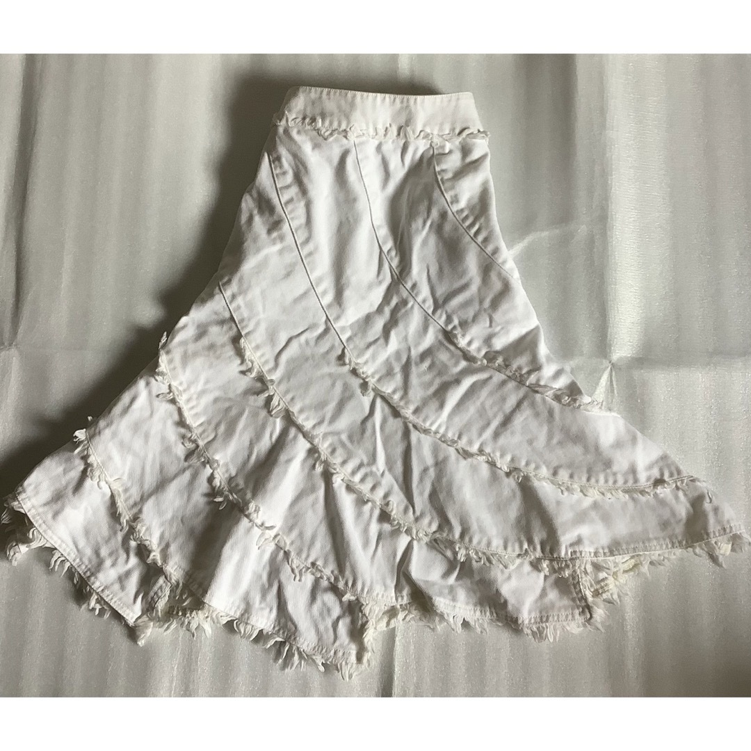 白スカート　デニム　ホワイト レディースのスカート(ひざ丈スカート)の商品写真