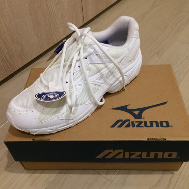 MIZUNO(ミズノ)の新品未使用 MIZUNO 運動靴 メンズの靴/シューズ(スニーカー)の商品写真