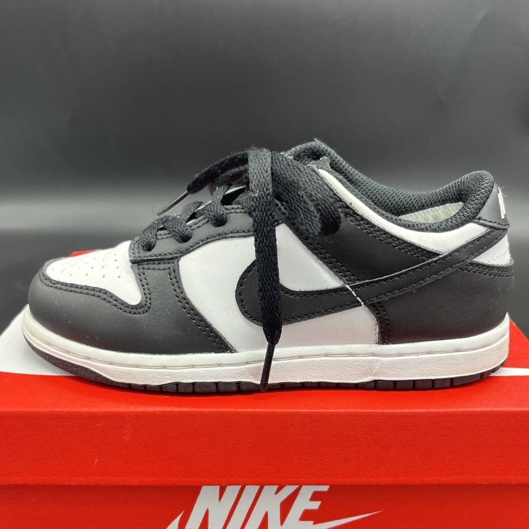 NIKE(ナイキ)のDunk Low ダンク パンダ キッズ/ベビー/マタニティのキッズ靴/シューズ(15cm~)(スニーカー)の商品写真