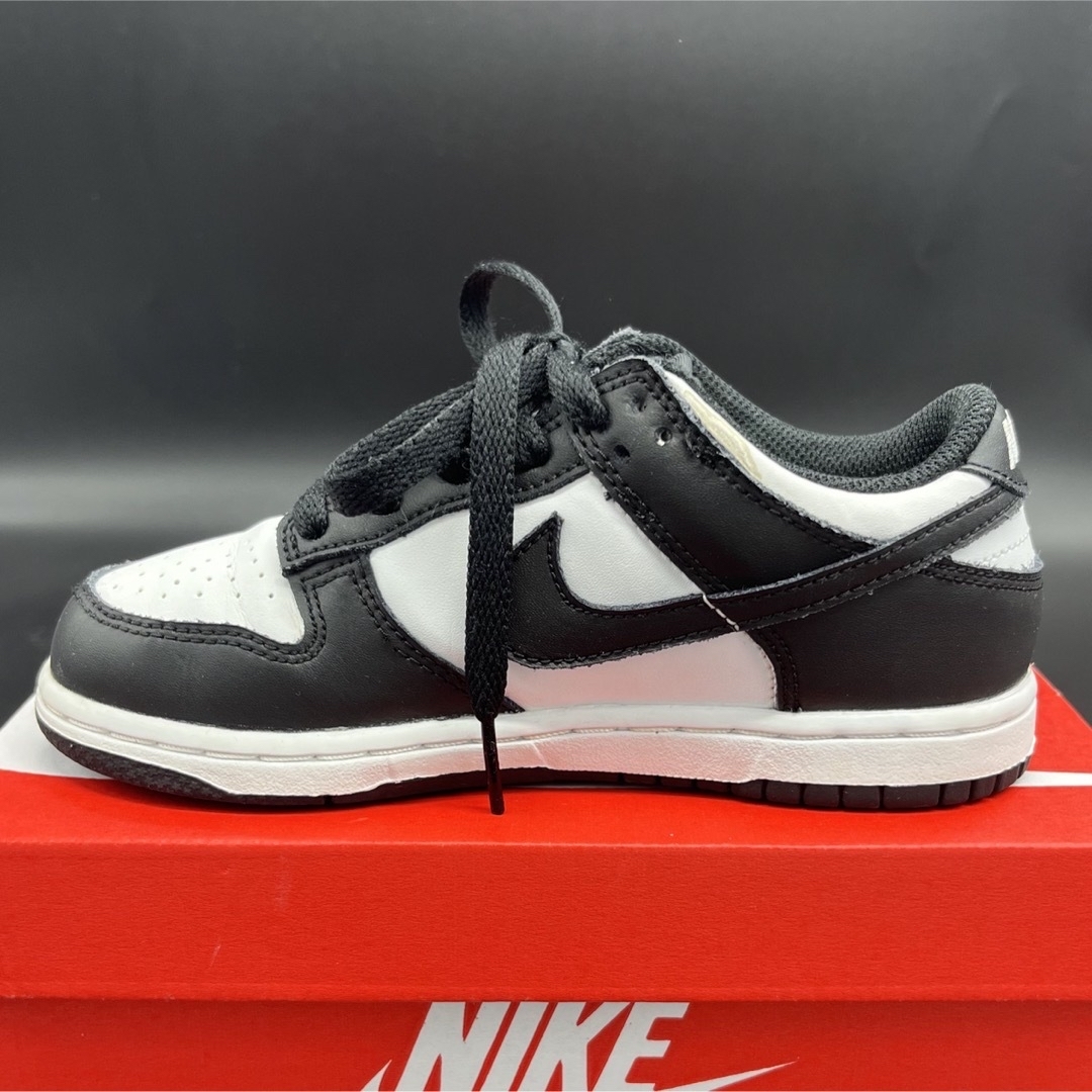 NIKE(ナイキ)のDunk Low ダンク パンダ キッズ/ベビー/マタニティのキッズ靴/シューズ(15cm~)(スニーカー)の商品写真