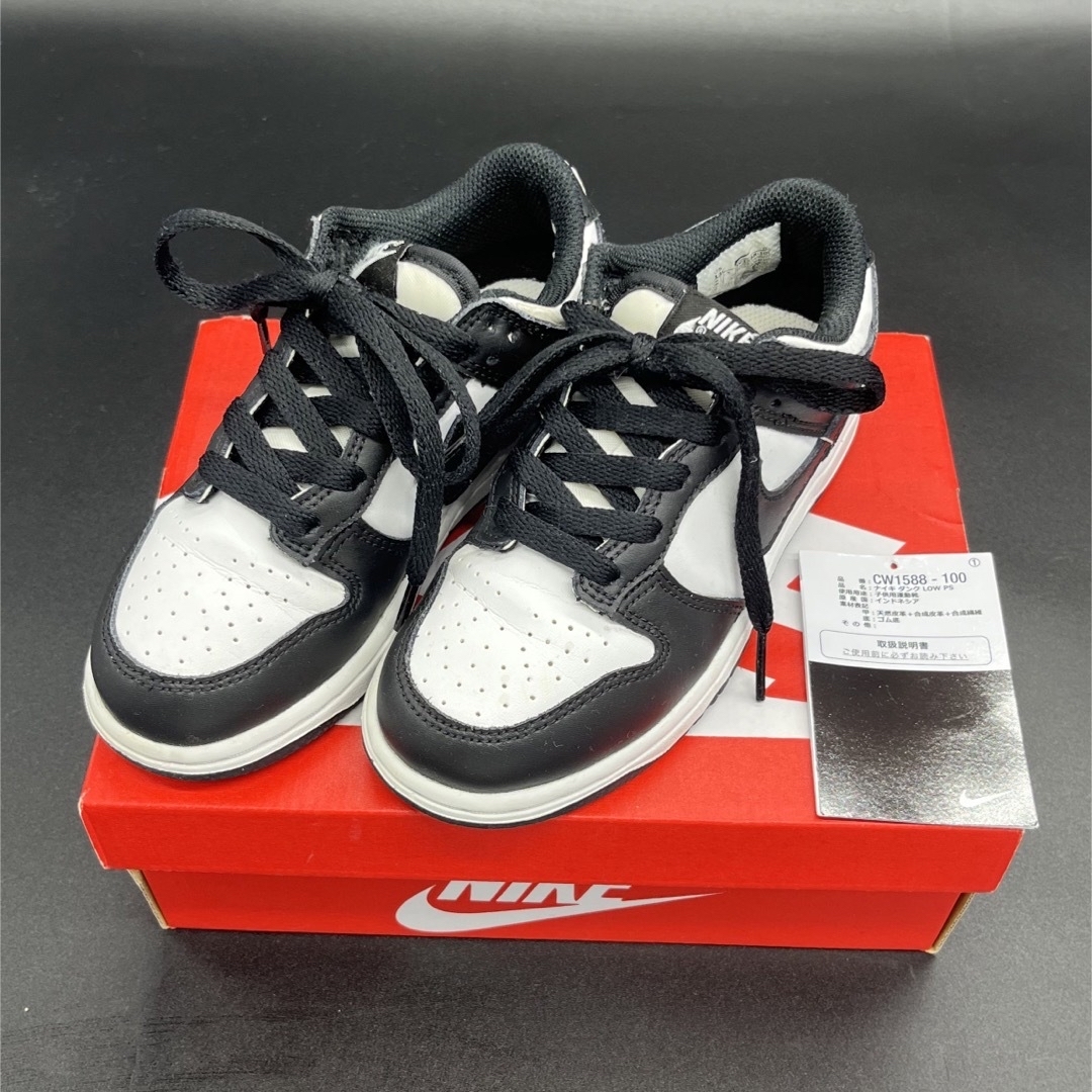 NIKE(ナイキ)のDunk Low ダンク パンダ キッズ/ベビー/マタニティのキッズ靴/シューズ(15cm~)(スニーカー)の商品写真