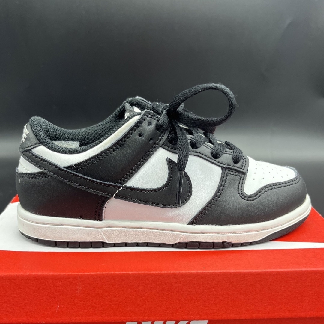 NIKE(ナイキ)のDunk Low ダンク パンダ キッズ/ベビー/マタニティのキッズ靴/シューズ(15cm~)(スニーカー)の商品写真