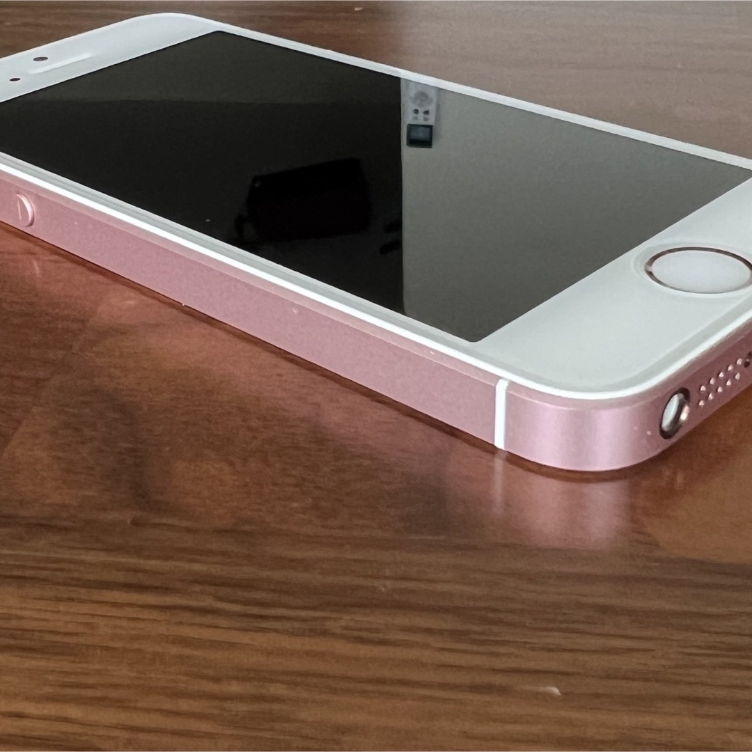 iPhone(アイフォーン)のsoftbank版 iphone se ローズゴールドmp852j/a 白ロム スマホ/家電/カメラのスマートフォン/携帯電話(スマートフォン本体)の商品写真