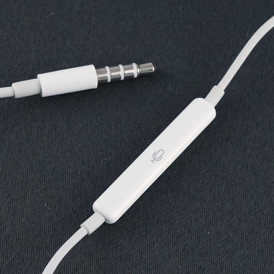 Apple(アップル)のApple EarPods with 3.5mm Headphone Plug 純正 イヤホン USED美品 アップル iPhone 完動品 中古 X2240  スマホ/家電/カメラのオーディオ機器(ヘッドフォン/イヤフォン)の商品写真