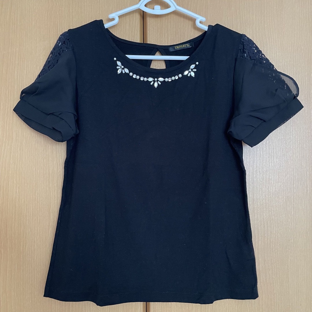しまむら(シマムラ)の半袖 トップス Tシャツ ビジュー 袖レース 黒 レディースのトップス(Tシャツ(半袖/袖なし))の商品写真