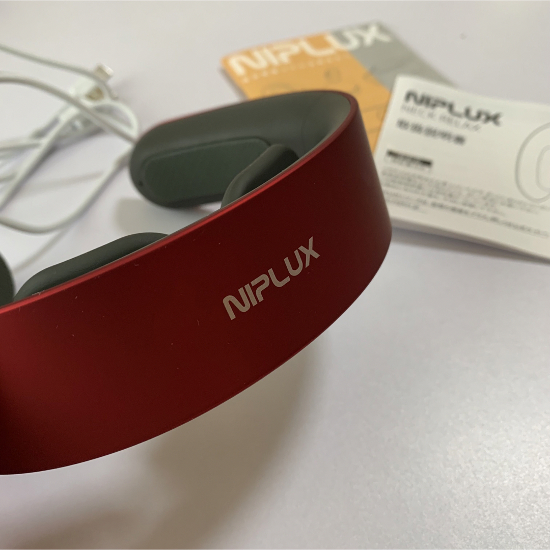 NIPLUX NECK RELAX カーディナルレッド NP-NR20R スマホ/家電/カメラの美容/健康(マッサージ機)の商品写真