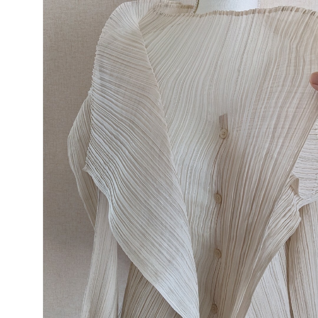 ISSEY MIYAKE(イッセイミヤケ)のISSEY MIYAKE　羽織り レディースのトップス(カーディガン)の商品写真