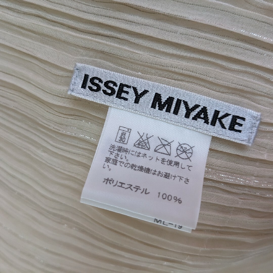 ISSEY MIYAKE(イッセイミヤケ)のISSEY MIYAKE　羽織り レディースのトップス(カーディガン)の商品写真